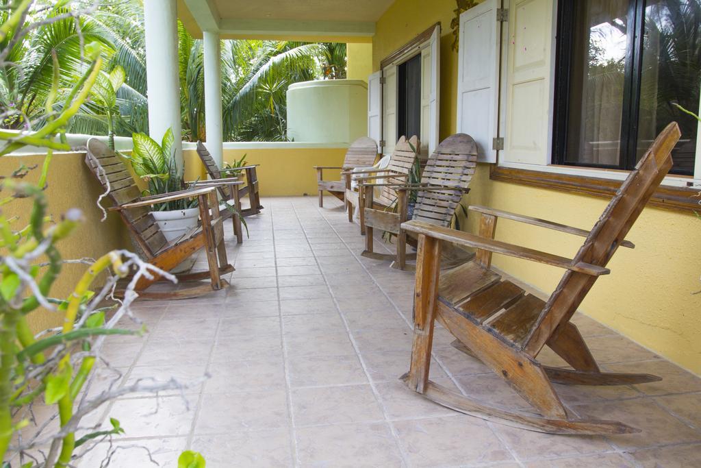 Sea Eye Hotel - Tropical Building Utila Eksteriør bilde